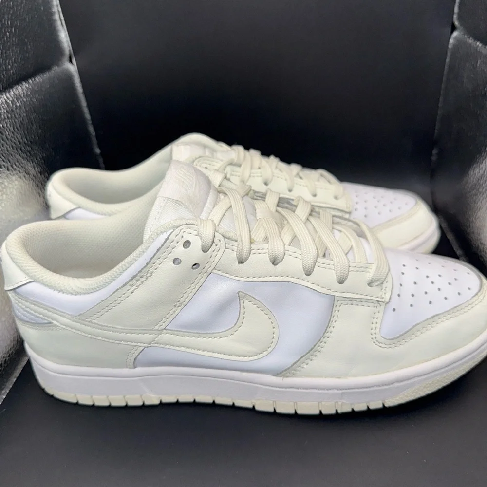 Nike Women's Sneakers - White